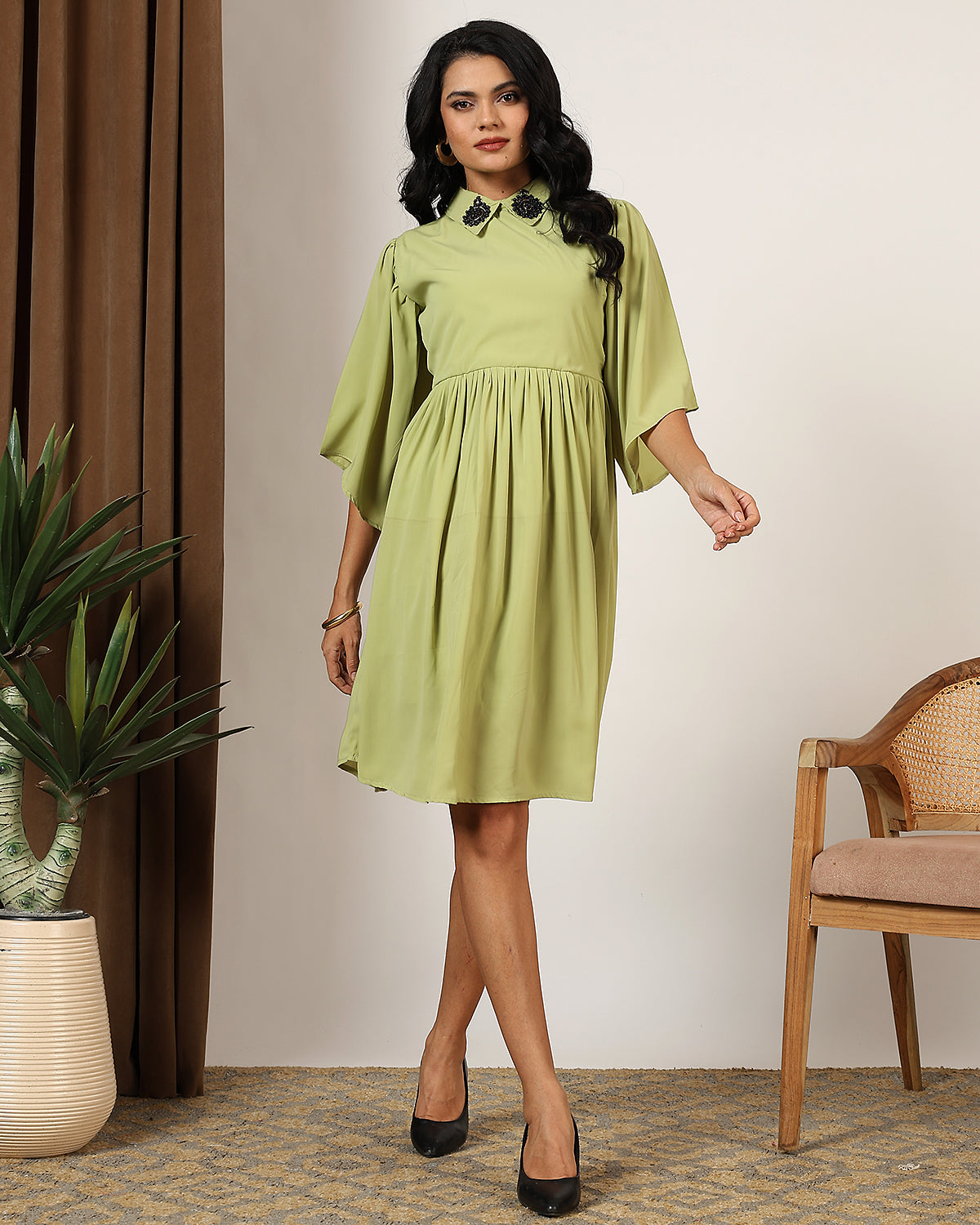 Collar flare green dress