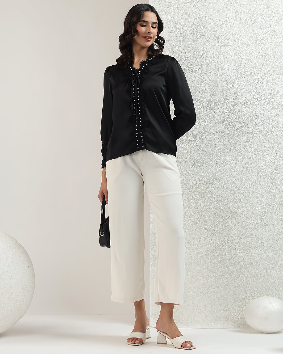 Jewal trim black top